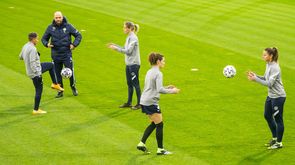 Die Spielerinnen des VfL Wolfsburg während des Abschlusstrainings im AOK Stadion.