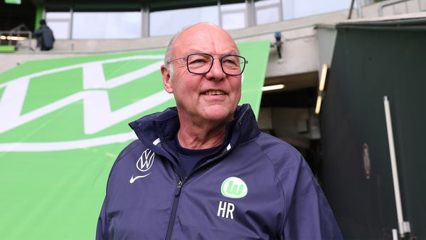 Heribert Rüttger im Trainingsanzug des VfL Wolfsburg.