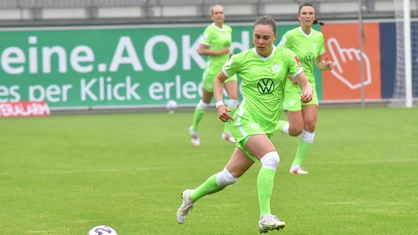 Die VfL-Wolfsburg-Spielerin Ewa Pajor am Ball.