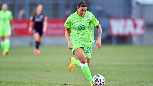 Die VfL-Wolfsburg-Spielerin Shanice van de Sanden läuft mit dem Ball am Fuß.