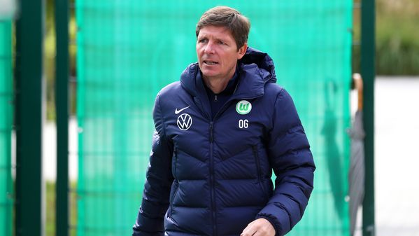 Der Chef-Trainer des VfL Wolfsburg Oliver Glasner beim Training.