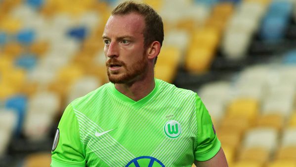 Maximilian Arnold im Trikot des VfL Wolfsburg in einer Großaufnahme.