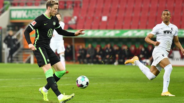 VfL-Wolfsburg-Spieler Wout Weghorst erzielt den Treffer zum 1:0.